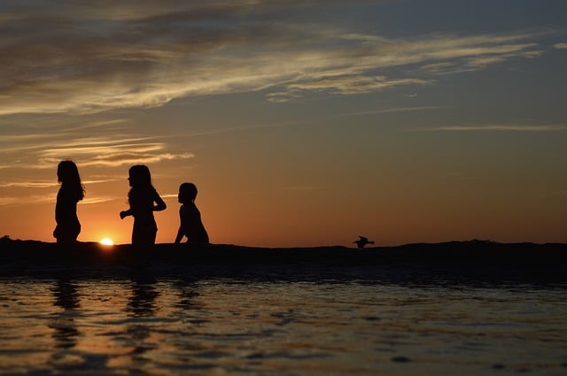 Balancing Screen Time and Outdoor Play for Children