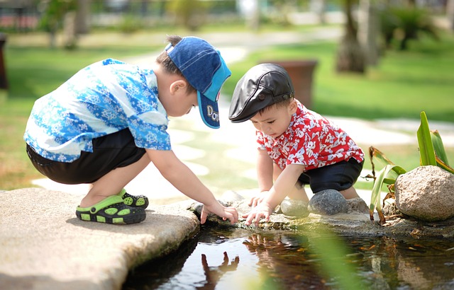 Balancing Screen Time and Outdoor Play for Children